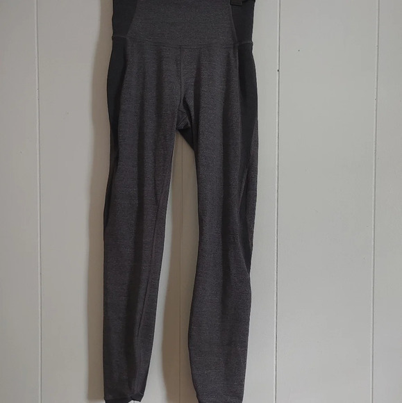 Lululemon Featherlight Tight Gray Size 4 Inseam 25in EUC - Picture 1 of 9